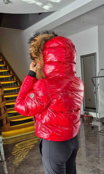 Piękna puchowa kurtka damska Moncler rozm. M z naturalnym jenotem