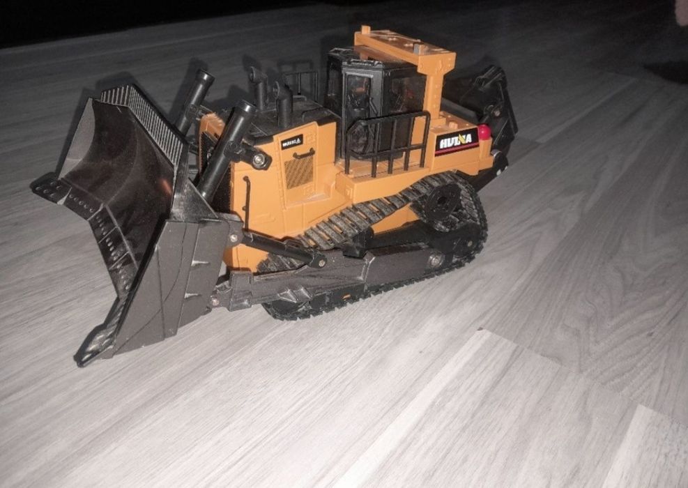 Máquinas escavadoras huina e revell