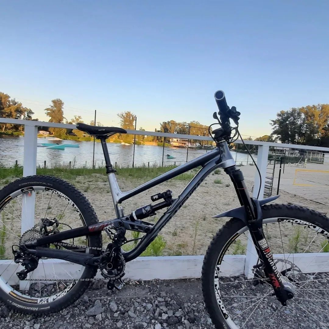 Продам велосипед Commencal Clash