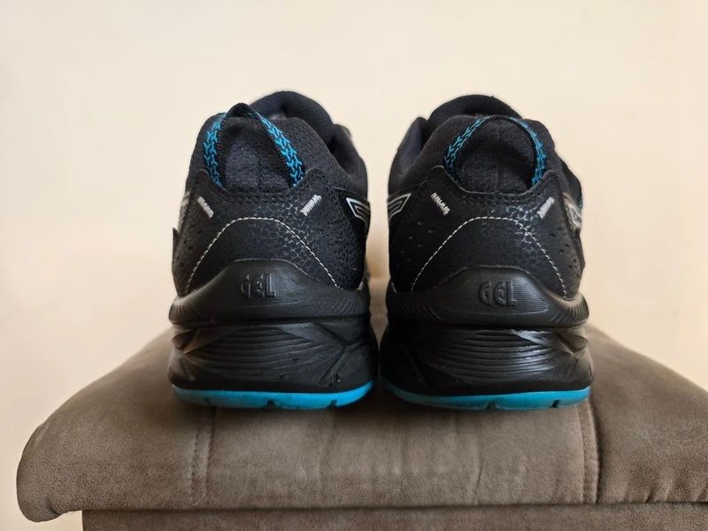 Buty Asics rozm. 45 do biegania wodoodporne