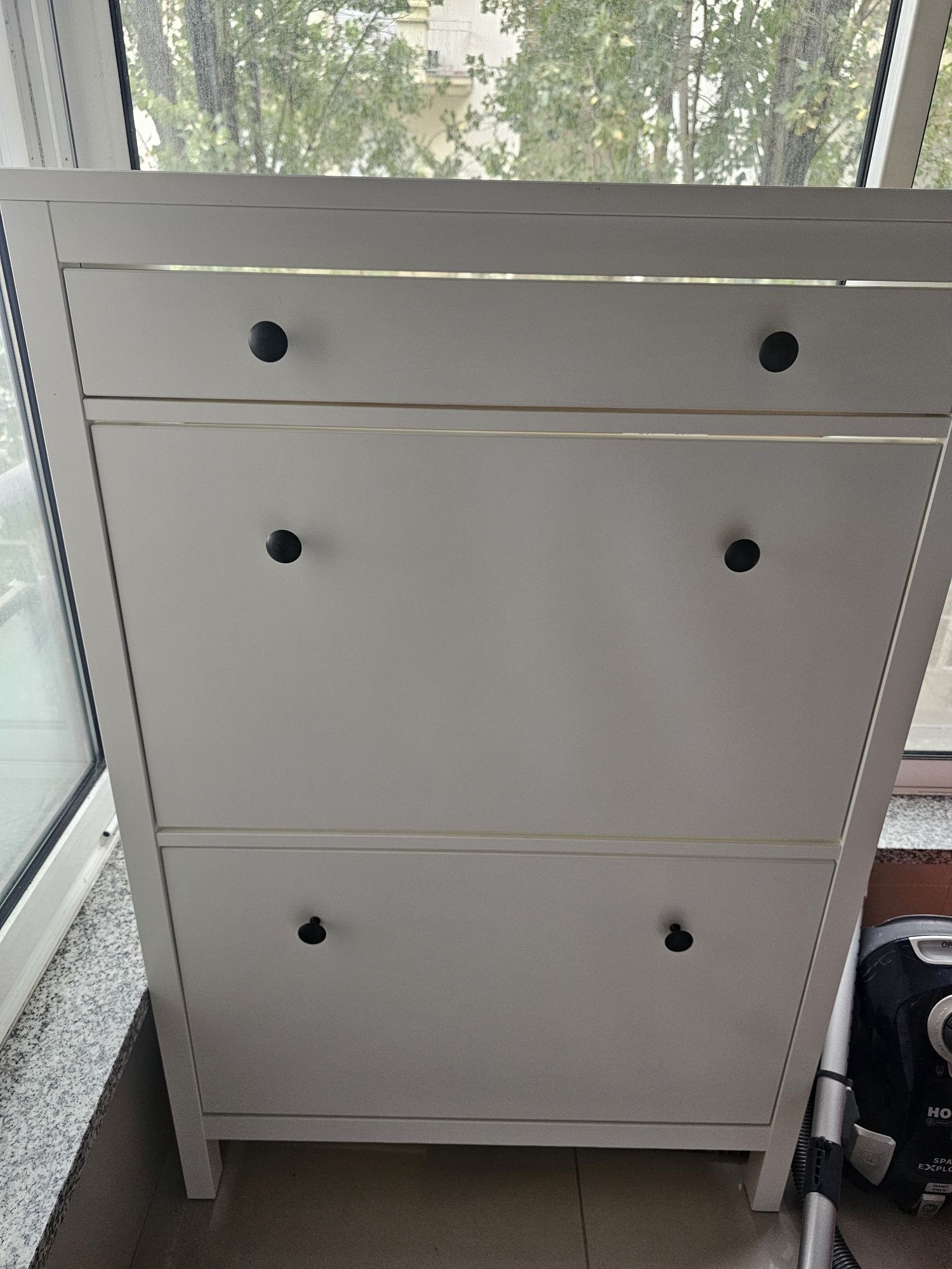 Cómoda quarto castanha mais sapateira branca nova