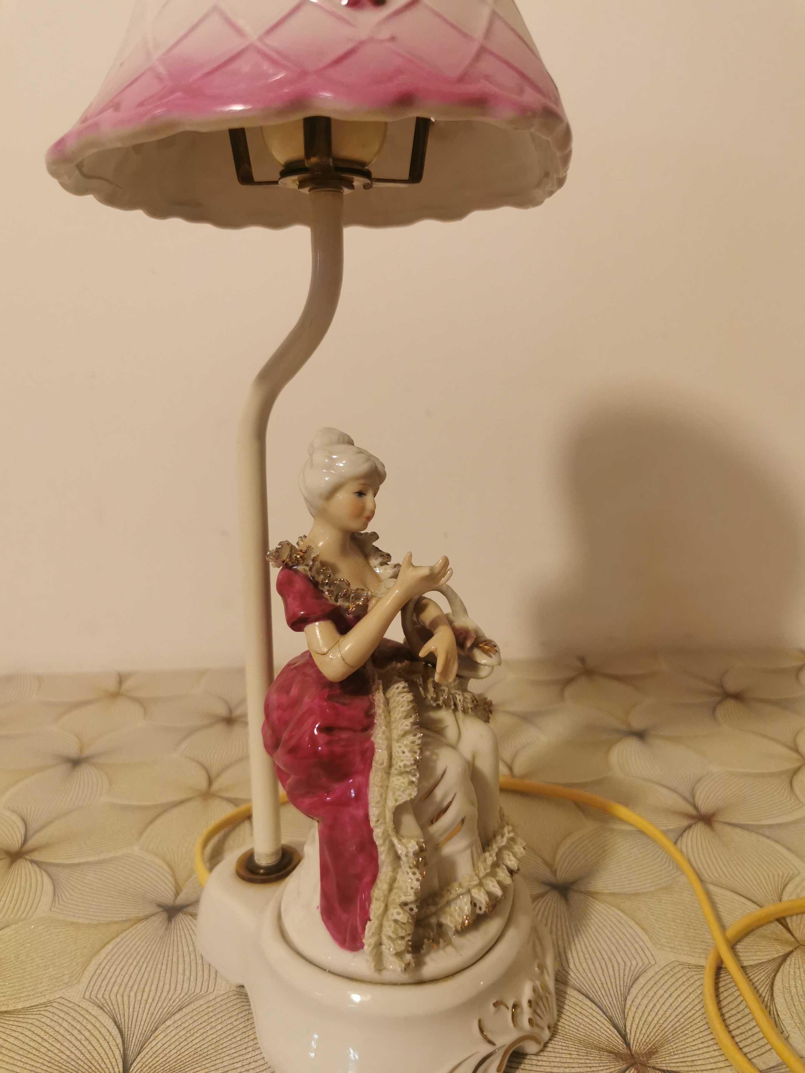 Lampa porcelanowa.