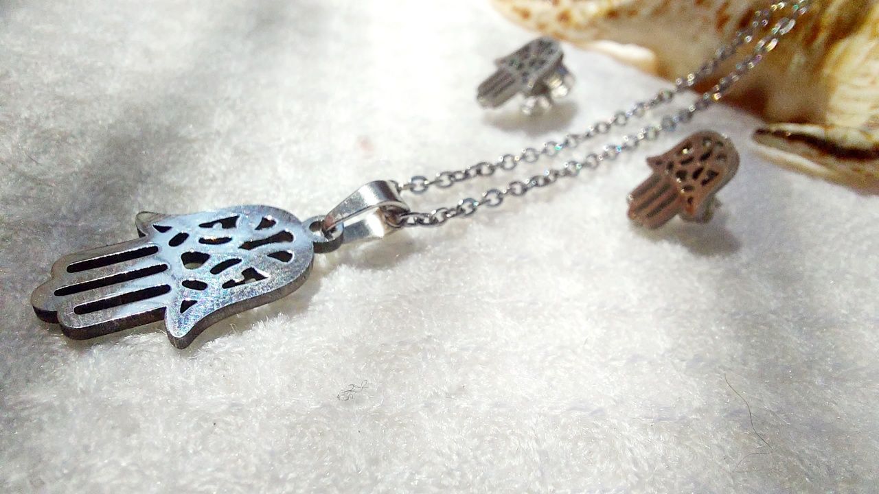 Conjunto colar e brincos aço inoxidável prateado com mão de Fátima