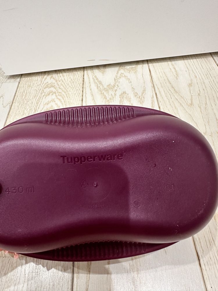 Maly pojemnik do mikrofali tupperware  jajeczny garnuszek