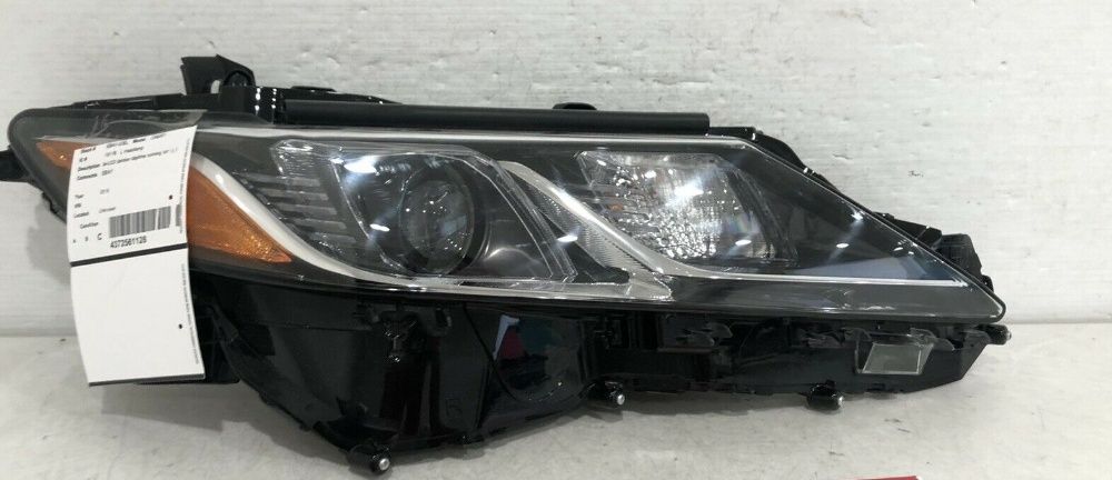 Фары левая правая Toyota Camry 2019 2020 2021 оригинал USA XSE TRD PKG
