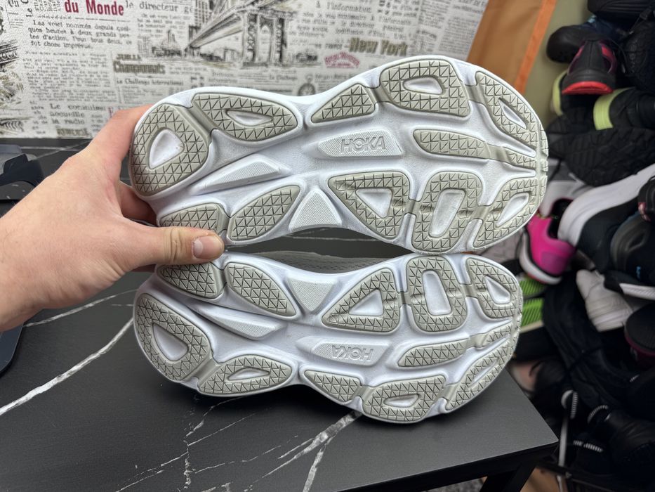 Оригінал Розмір 42 Кросівки Hoka One One Bondi 8 Взуття