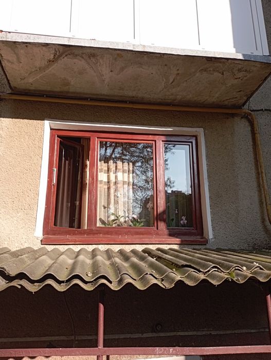 Вікно дерев'яне (двохрамне, засклене) з підвіконником