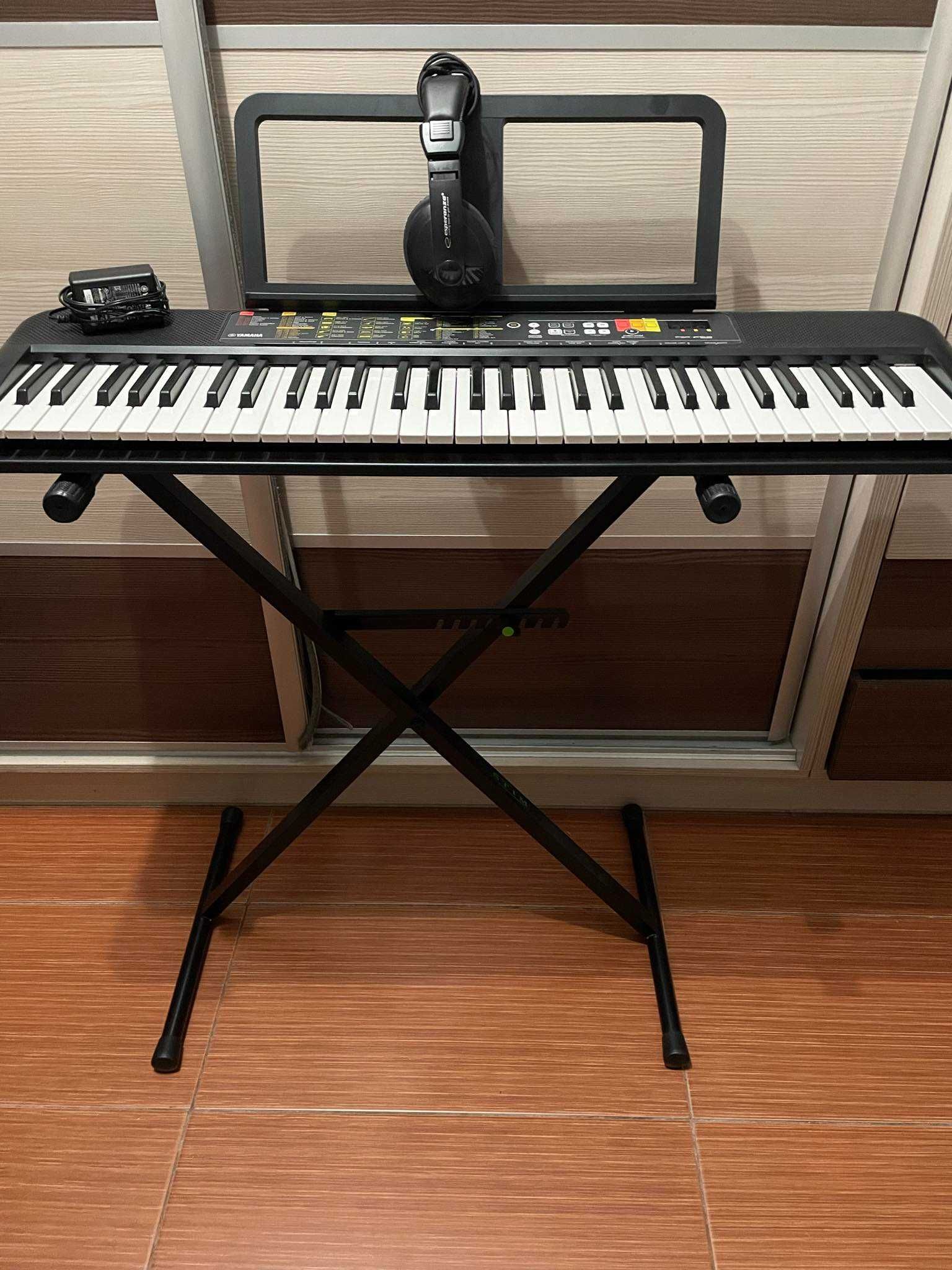 Keyboard Yamaha F52+ stojak, krzesełko i słuchawki