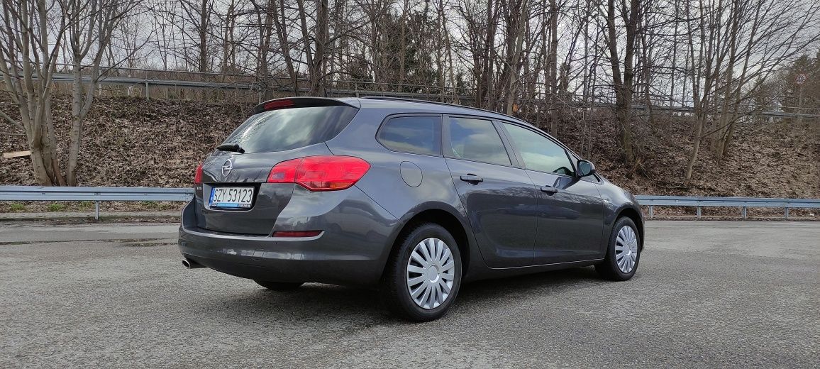 Opel Astra J 2012, 1.4 benzyna 120 KM