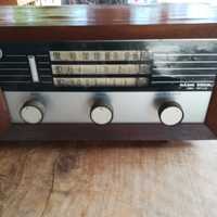 Rádio escolar antigo