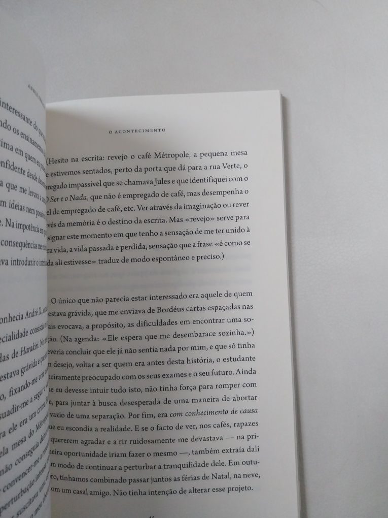 O Acontecimento.  Portes incluídos