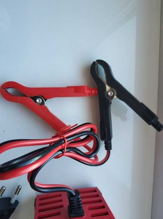 Автоматичний зарядний пристрій 10А 12в 24в 7ступенів режим відновлення