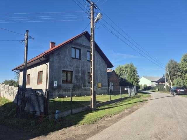 Dom parterowy z poddaszem w Gorzycach