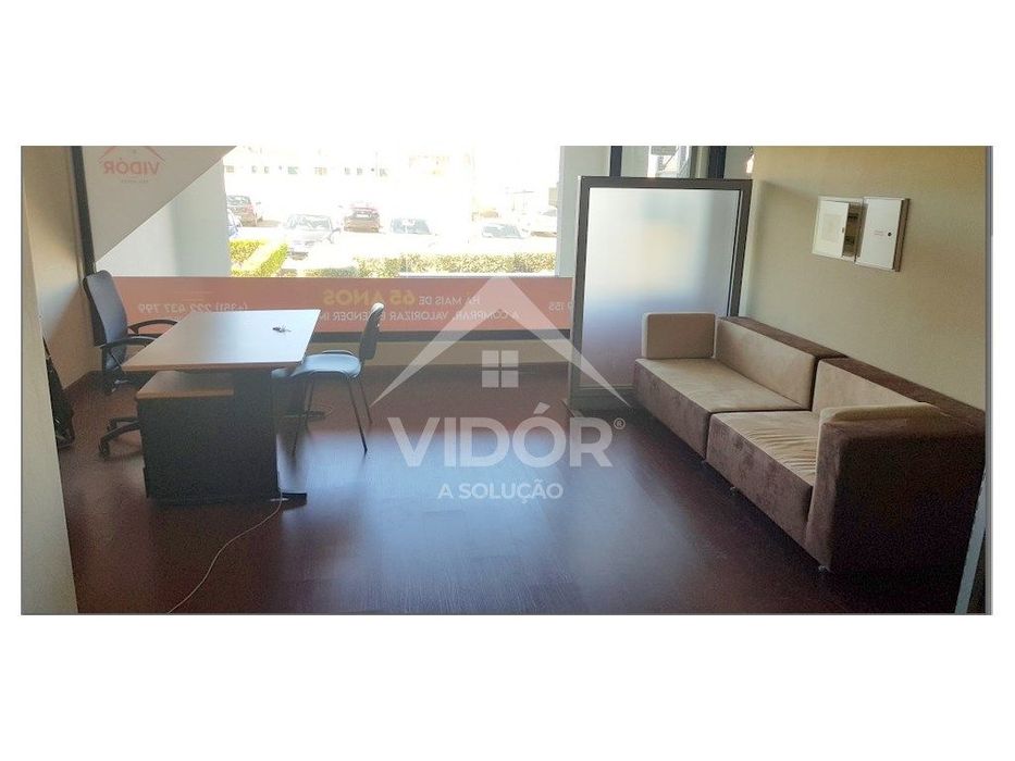 Loja em Matosinhos c/ montra e lugar de garagem - Circunvalação