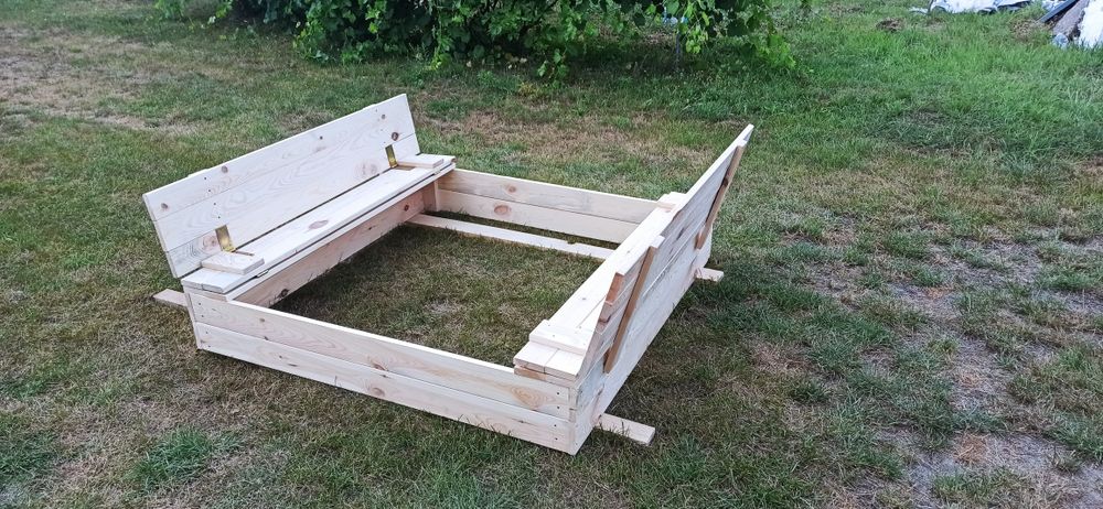 Piaskownica 120x120 zamykana z ławeczkami