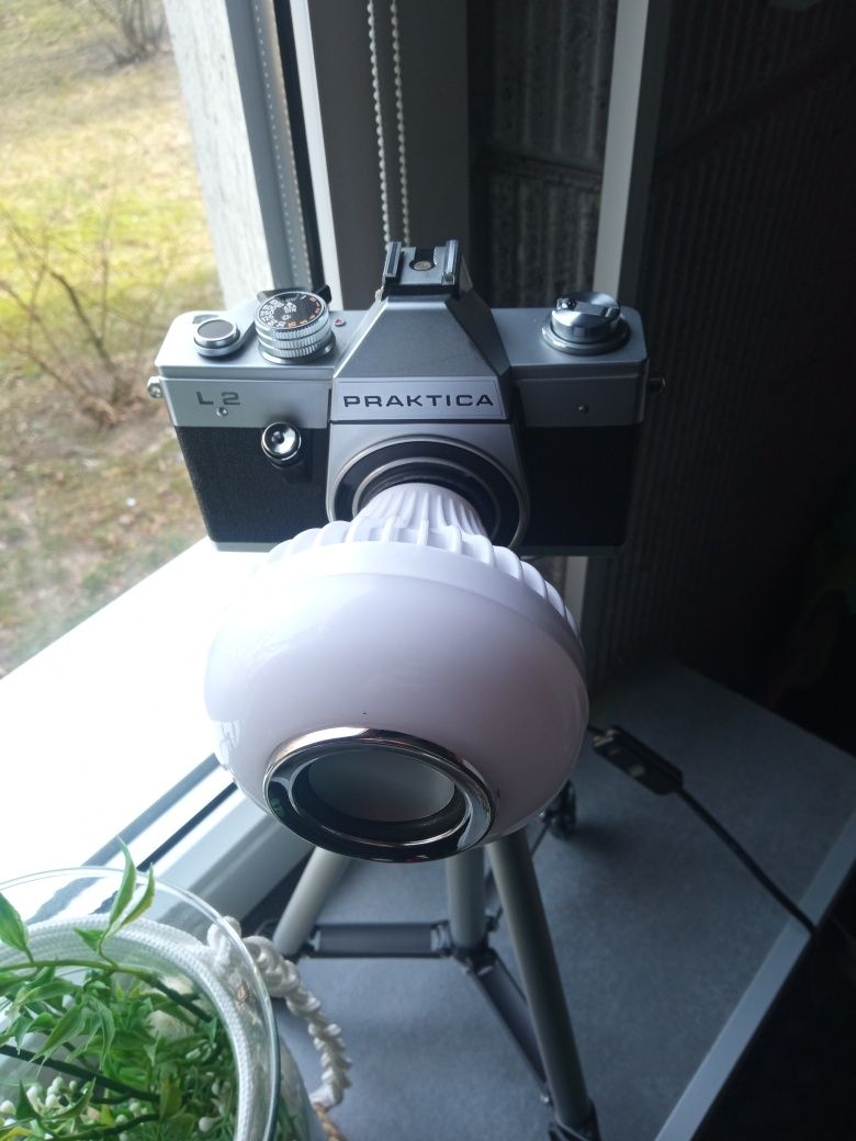 Lampka HandMade z aparatu LED i głośnik BT na statywie