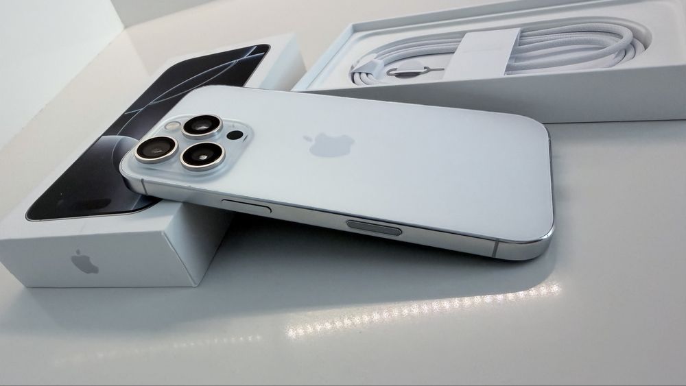 iPhone 16 Pro 512GB – Titanium White (Branco)