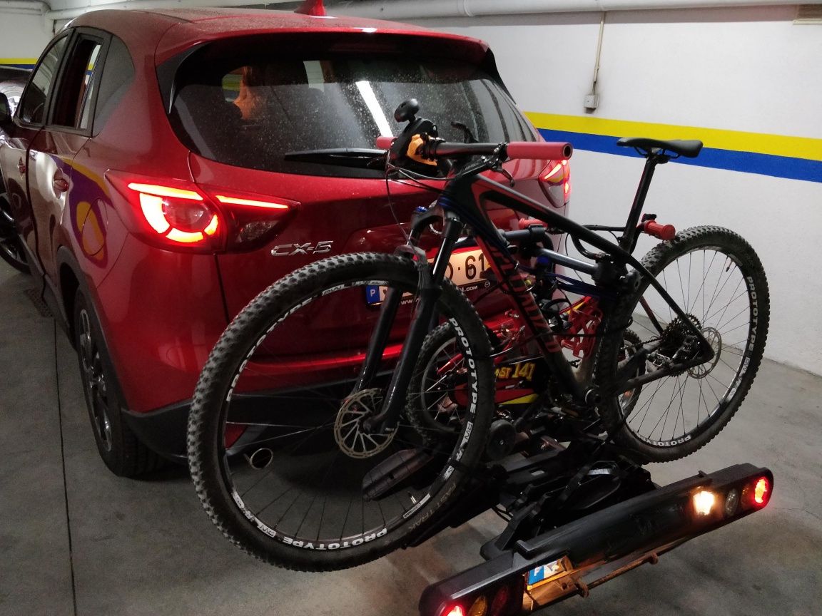 Mazda cx 5 com oferta de bicicleta carbono BTT e suporte