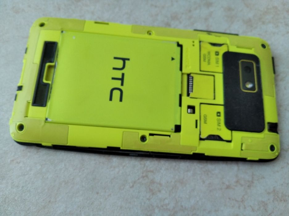 телефон HTC б/у рабочий с нюансом. 2 сим-карты