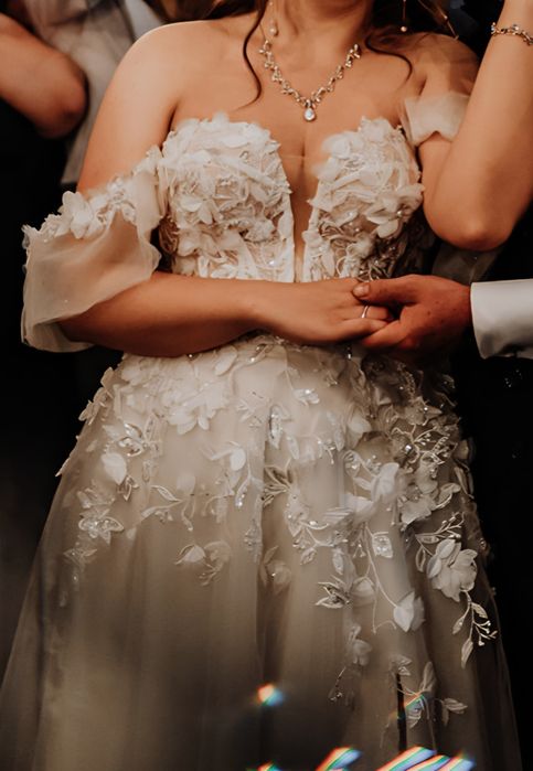 Suknia ślubna gorsetowa z koronką