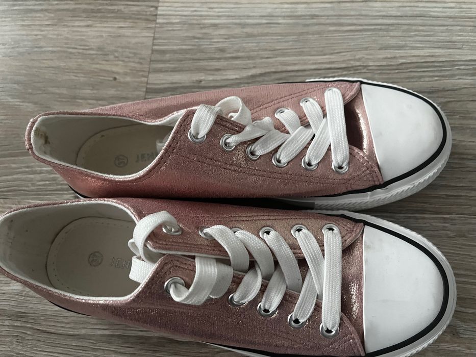 Trampki różowe połyskujące