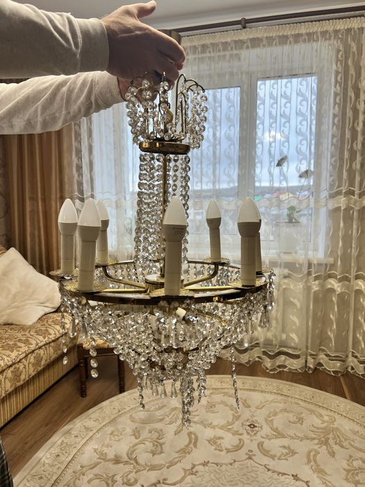 Чеська хрустальна люстра.