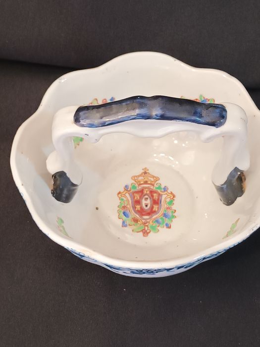 Cesta em porcelana oriental em estado irrepreensível