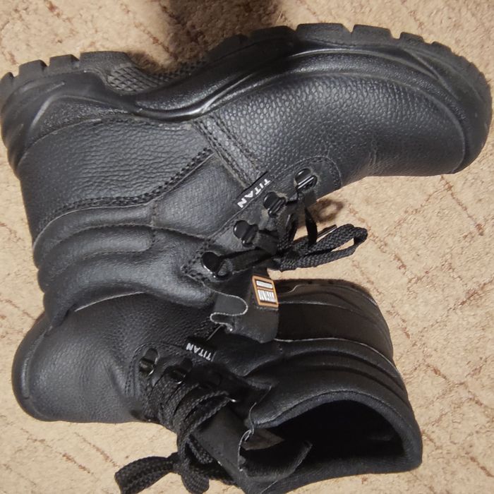 Ботинки Titan Черевики зі стальним носком 41eur