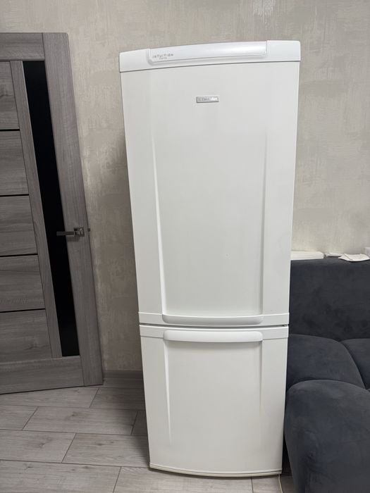 Продам холодильник Electrolux
