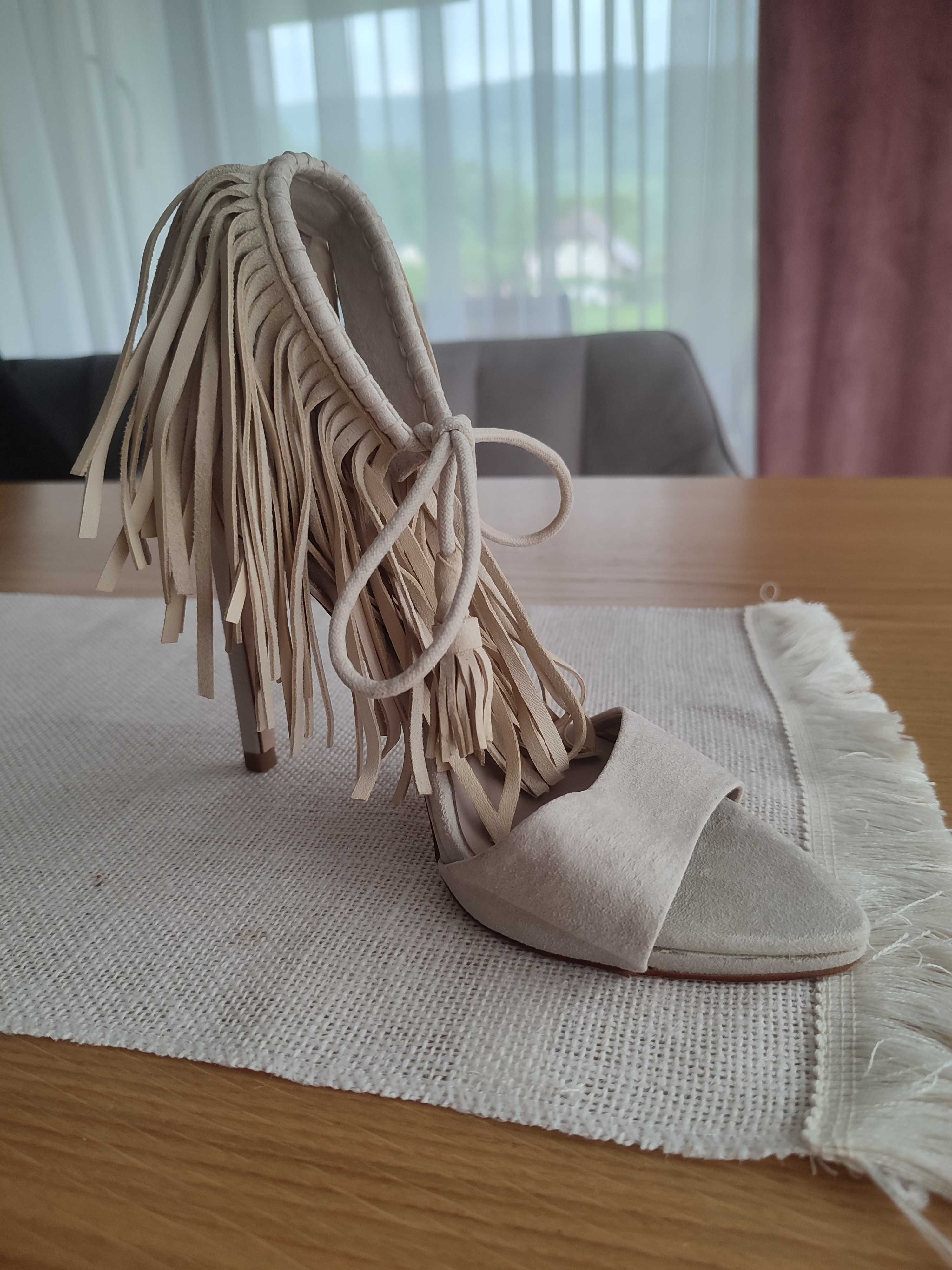 Kremowe buty na obcasie sandały szpilki Zara r. 39