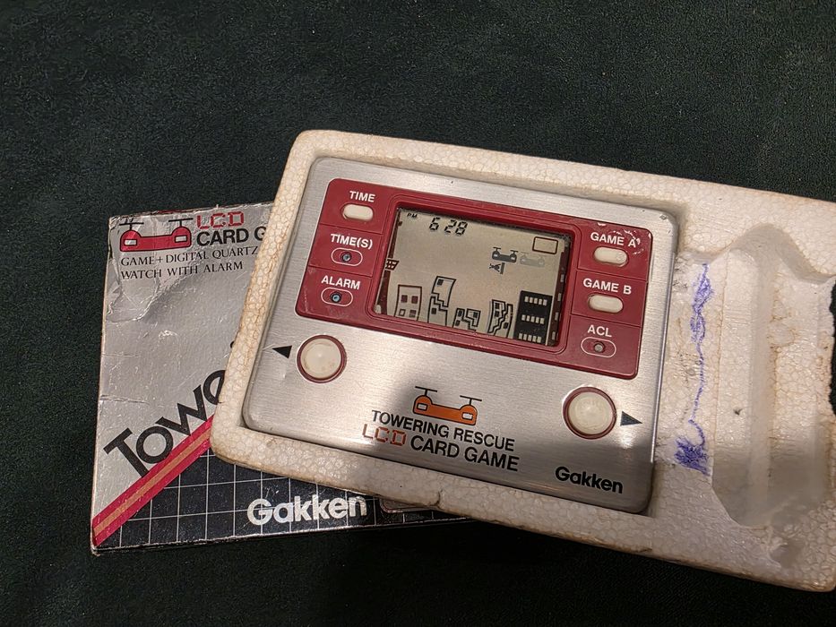 LCD Towering Rescue firmy Gakken helikopter