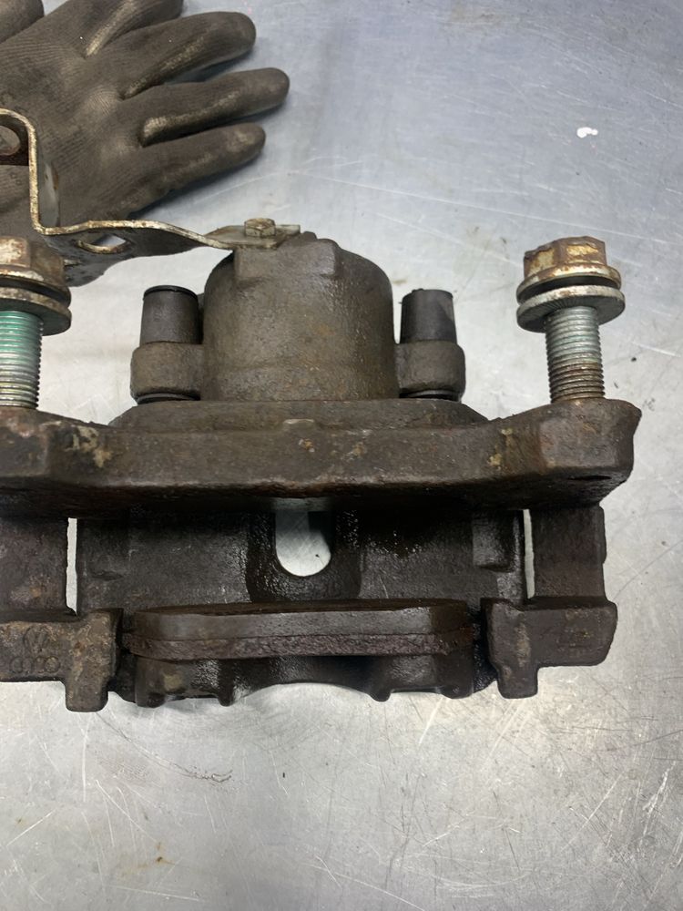 Передній супорт audi A4 b6