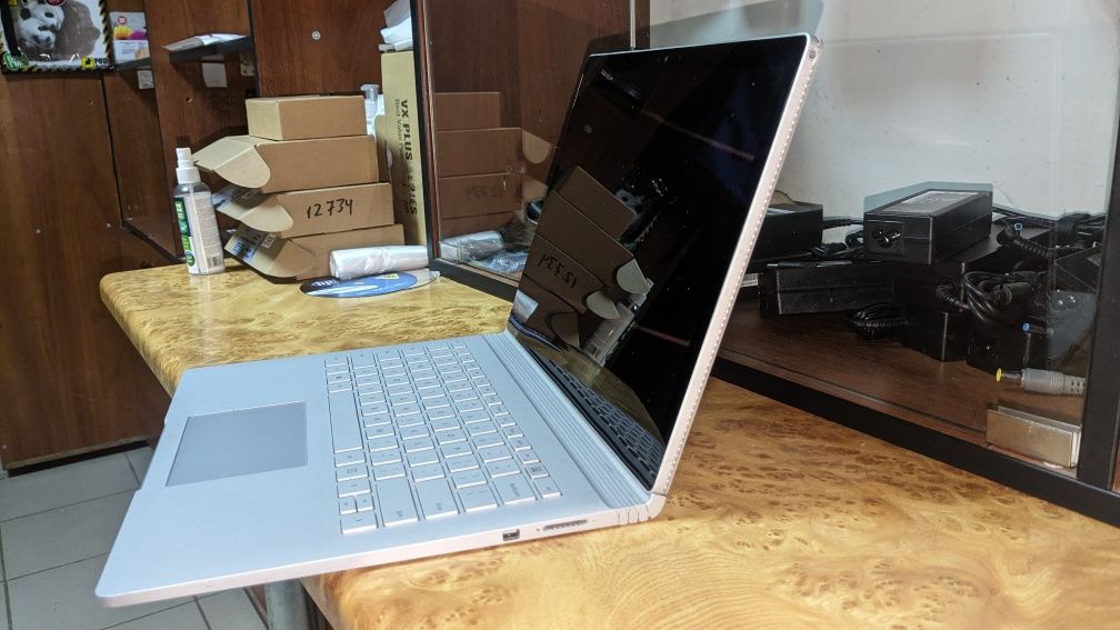 Surface book 13.5" i7 16/512 GeForce® 965 /IPS 2k