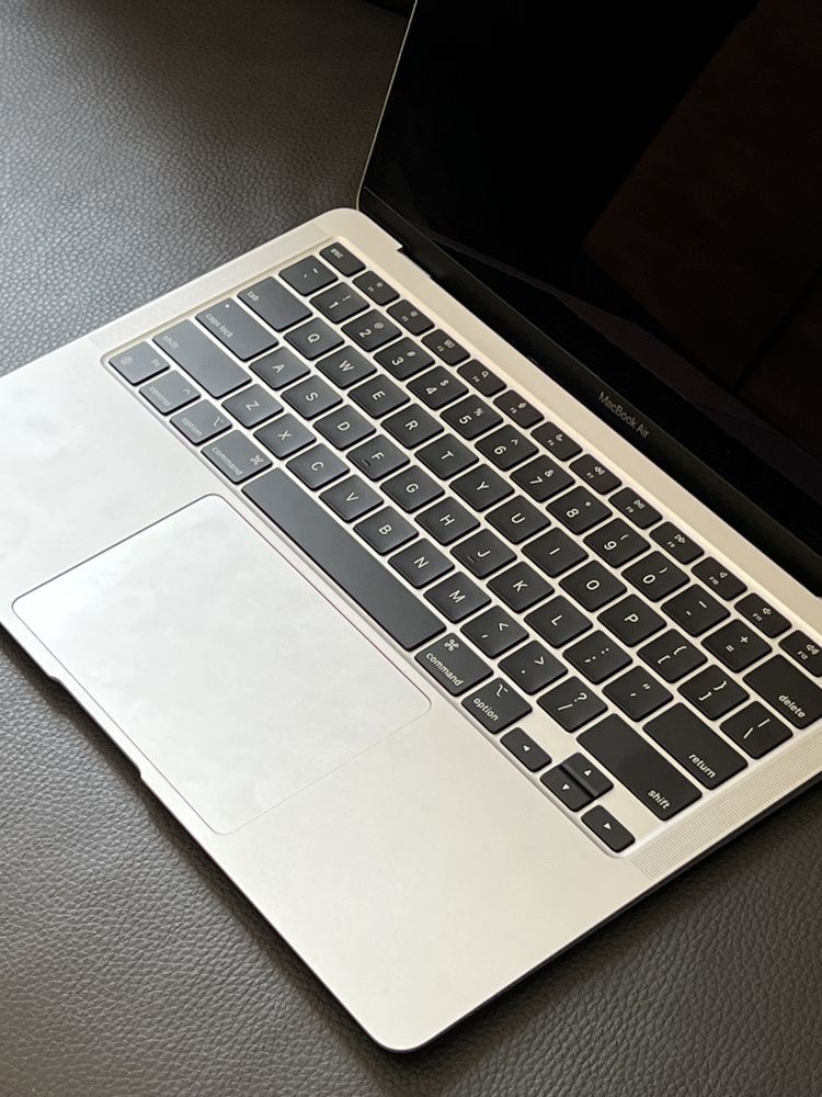 MacBook Air 2020 M1 8gb 256ssd під ремонт або запчастини iCloud off