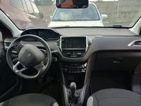 Konsola deska rozdzielcza kokpit poduszki pasy peugeot 208 I Lift