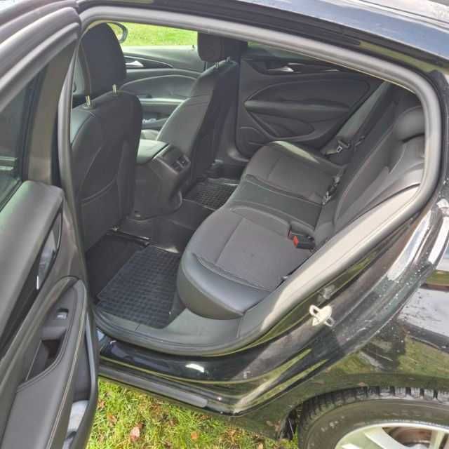 Opel Insignia  Grand Sport sprzedam lub zamienię na SUVA .