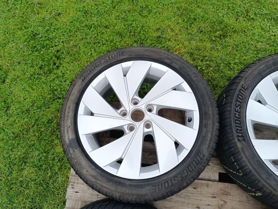 Felgi Golf 7/8 205/50r17 Bridgestone Blizzak LM005