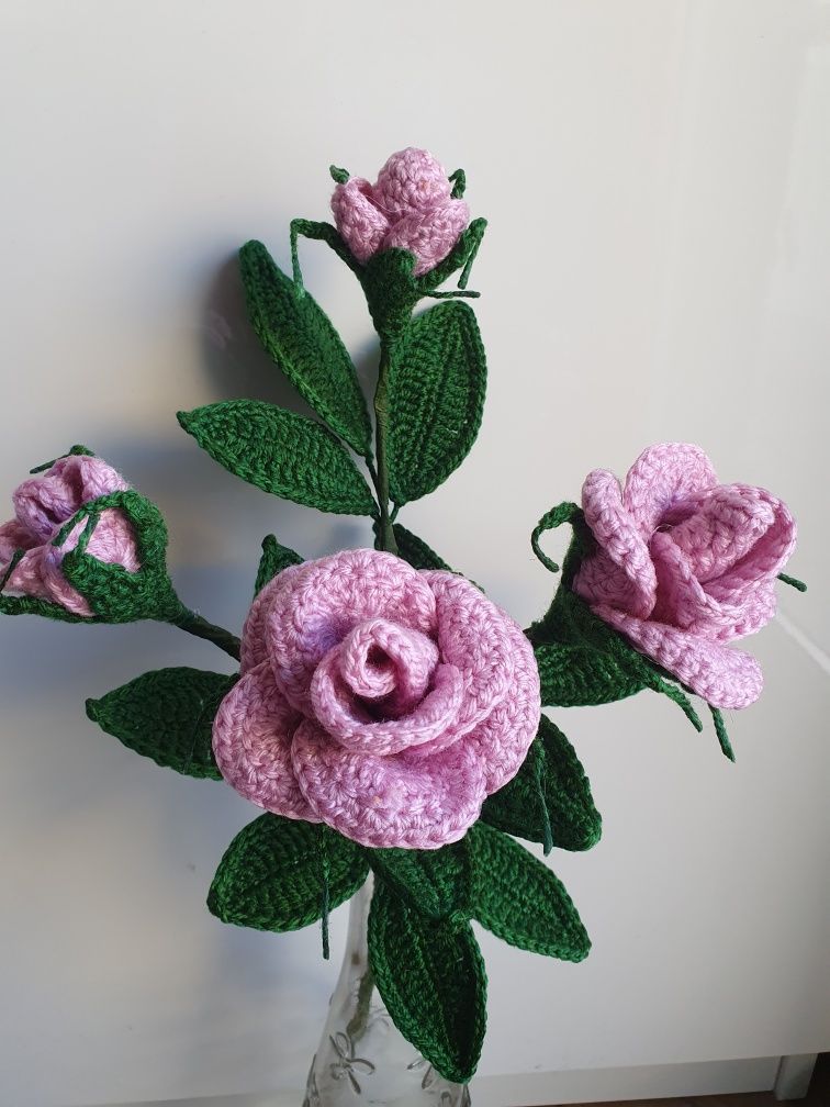 Róża różowa - kwiat robiony na szydełku- Dzień kobiet, Urodziny