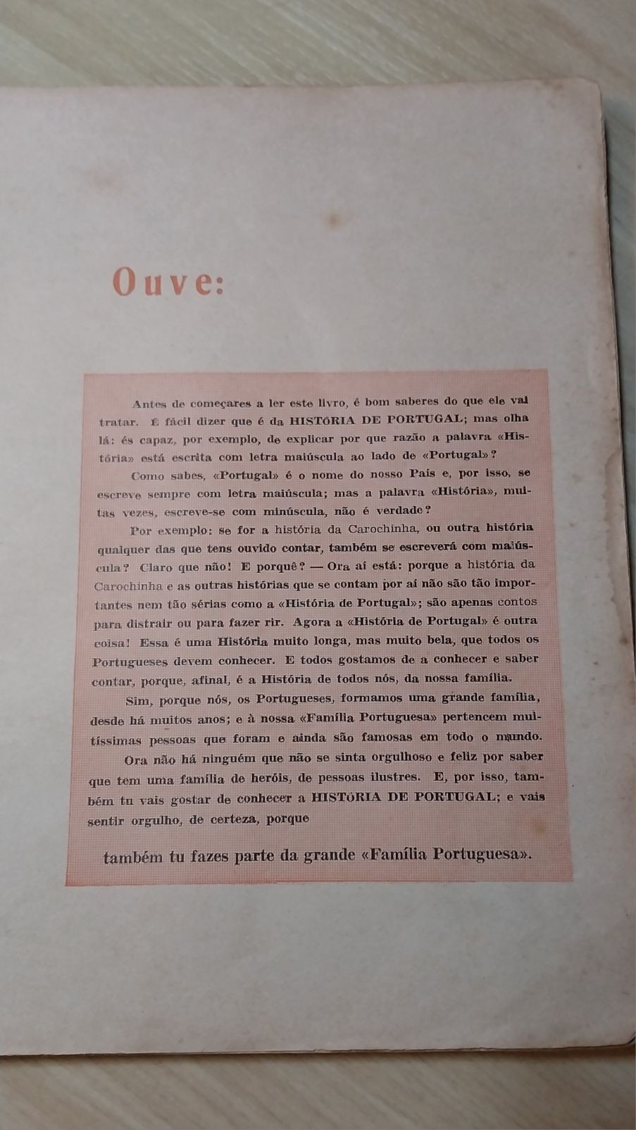 Livro antigo de História de Portugal