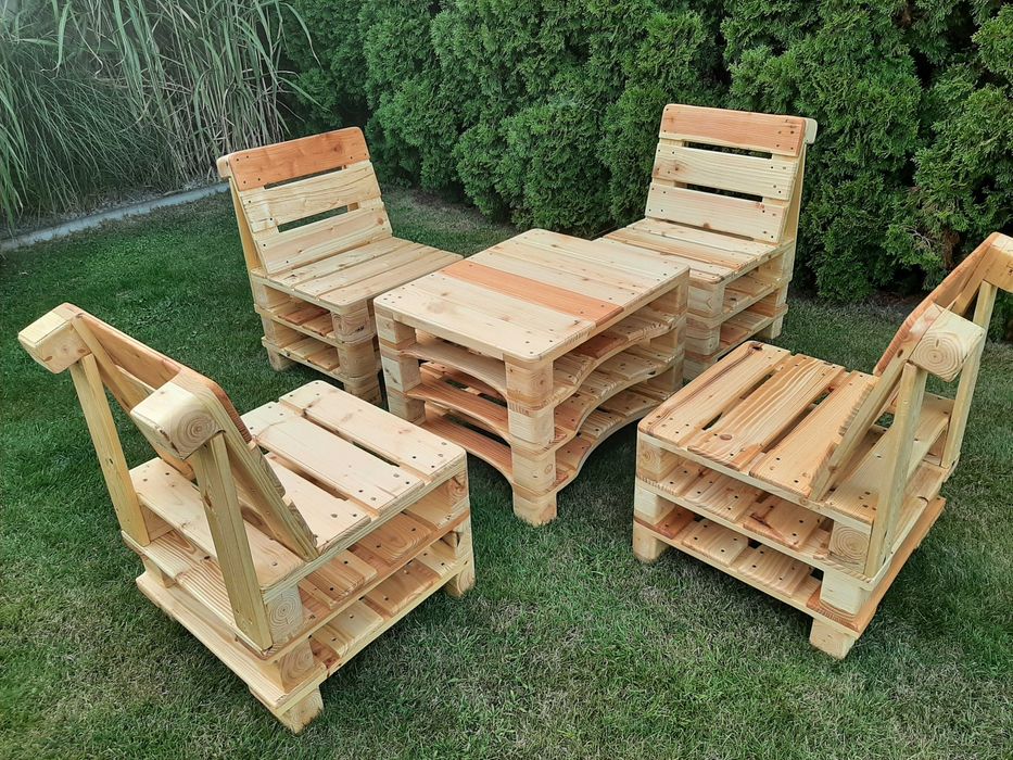 Stolik kawowy z krzesłami komplet z palet