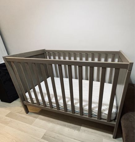 Drewniane łóżeczko niemowlęce Ikea Sundvik