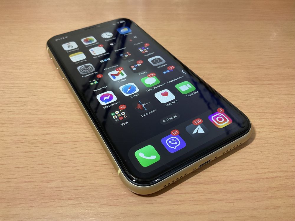 iPhone XR 64 Yellow