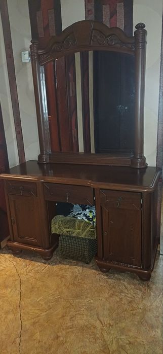 Продам трюмо бу.