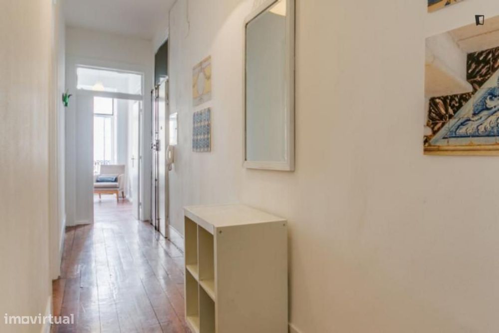 Quarto - localizado em Santos Lisbon