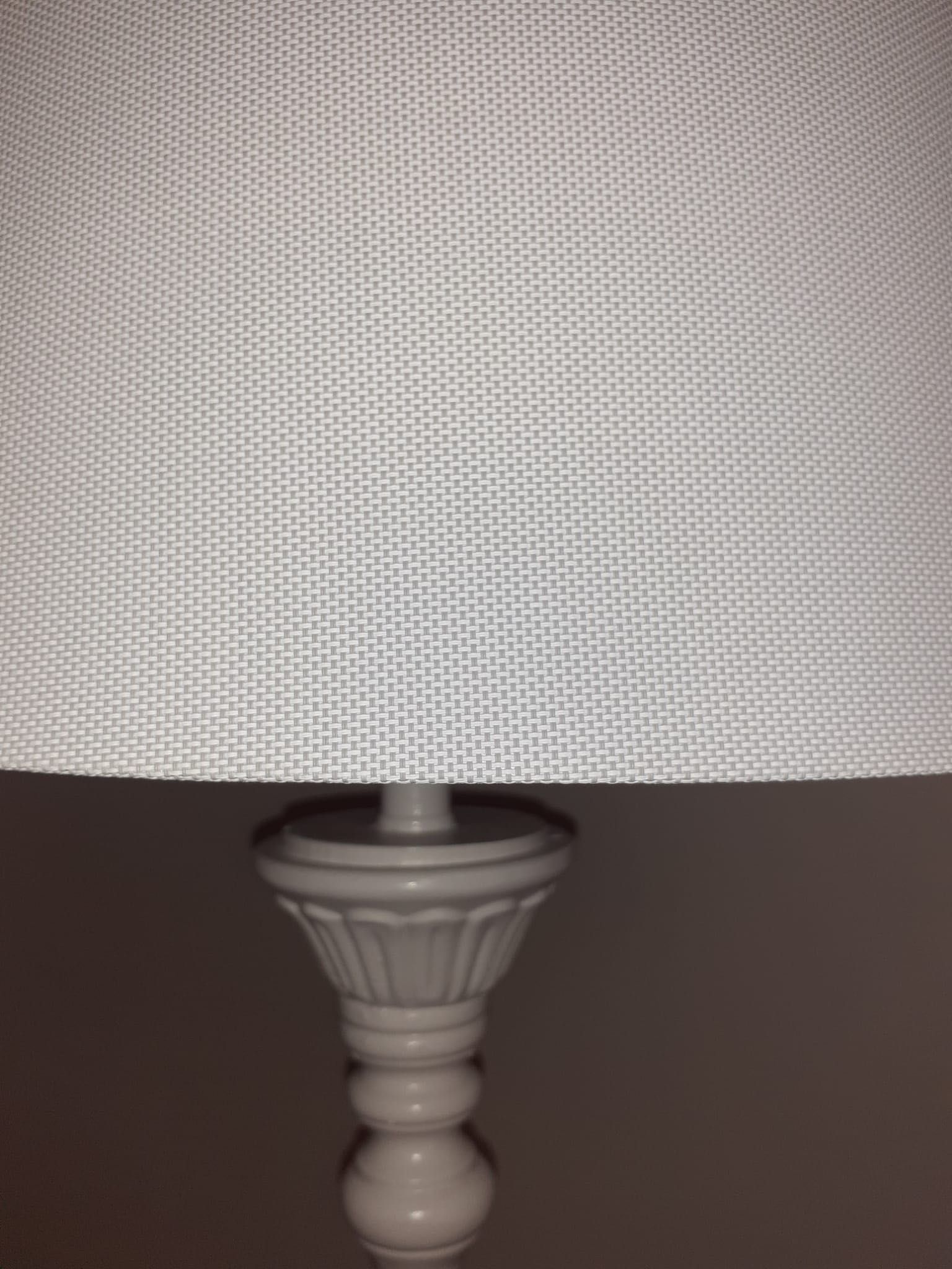 Lampę stojącą sprzedam