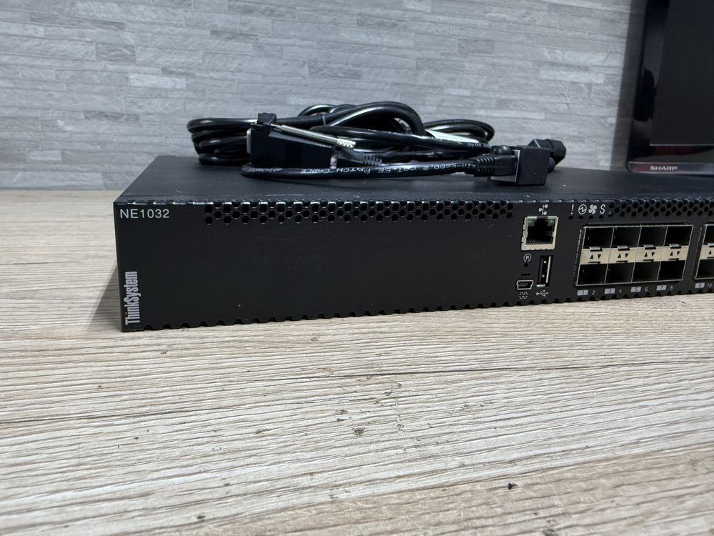 мережевий комутатор Lenovo ThinkSystem NE1032