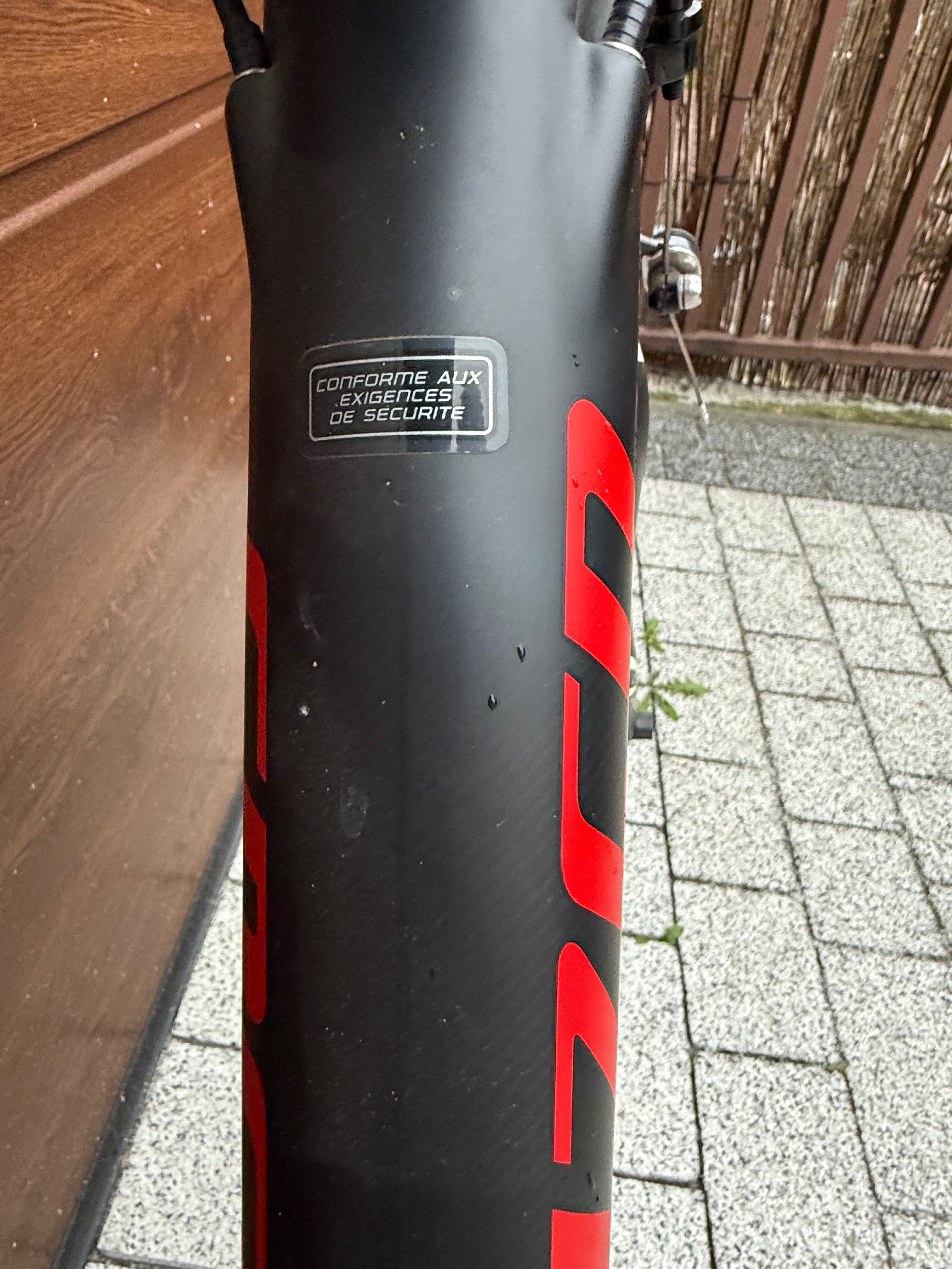 Specialized Roubaix SL4 Sport.