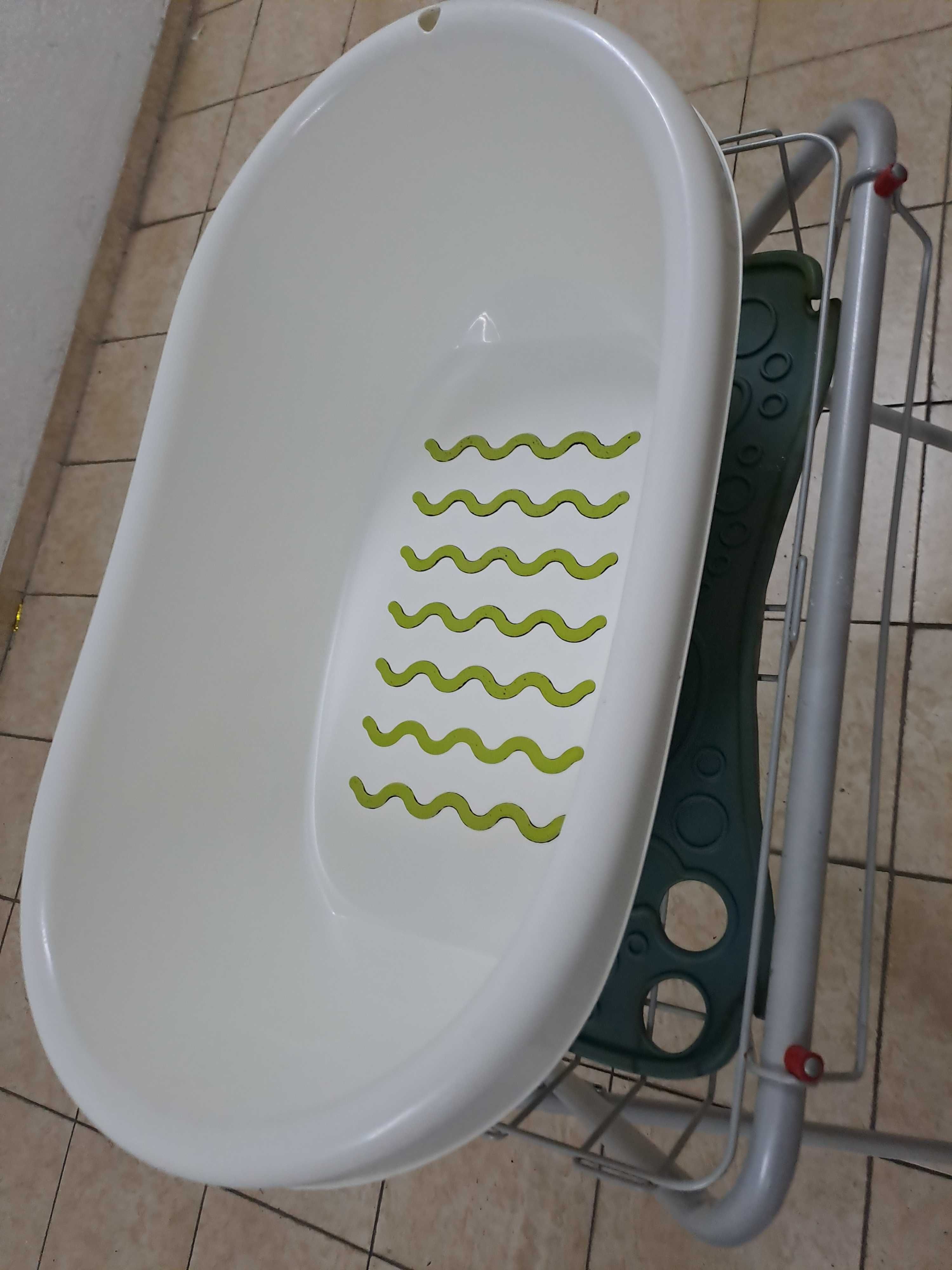 Banheira de bebe com suporte