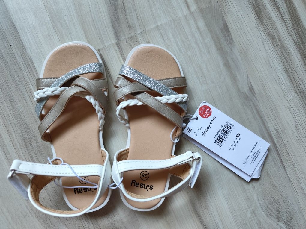 Nowe sandały w paski 28