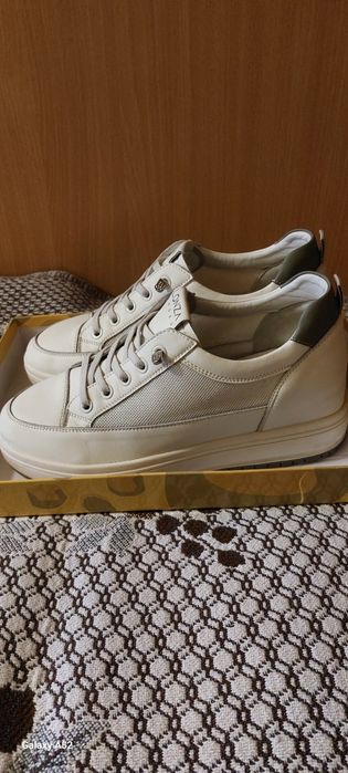 Продам женскую обувь